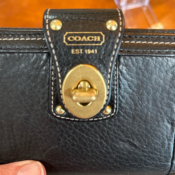 Coach Legacy Turnlock Wallet/Agenda - Picture 11 of 11